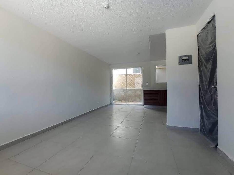 Casa en Santa Fe Tijuana BC : 2 Recámaras Residencial Burdeos — foto 2 de 10